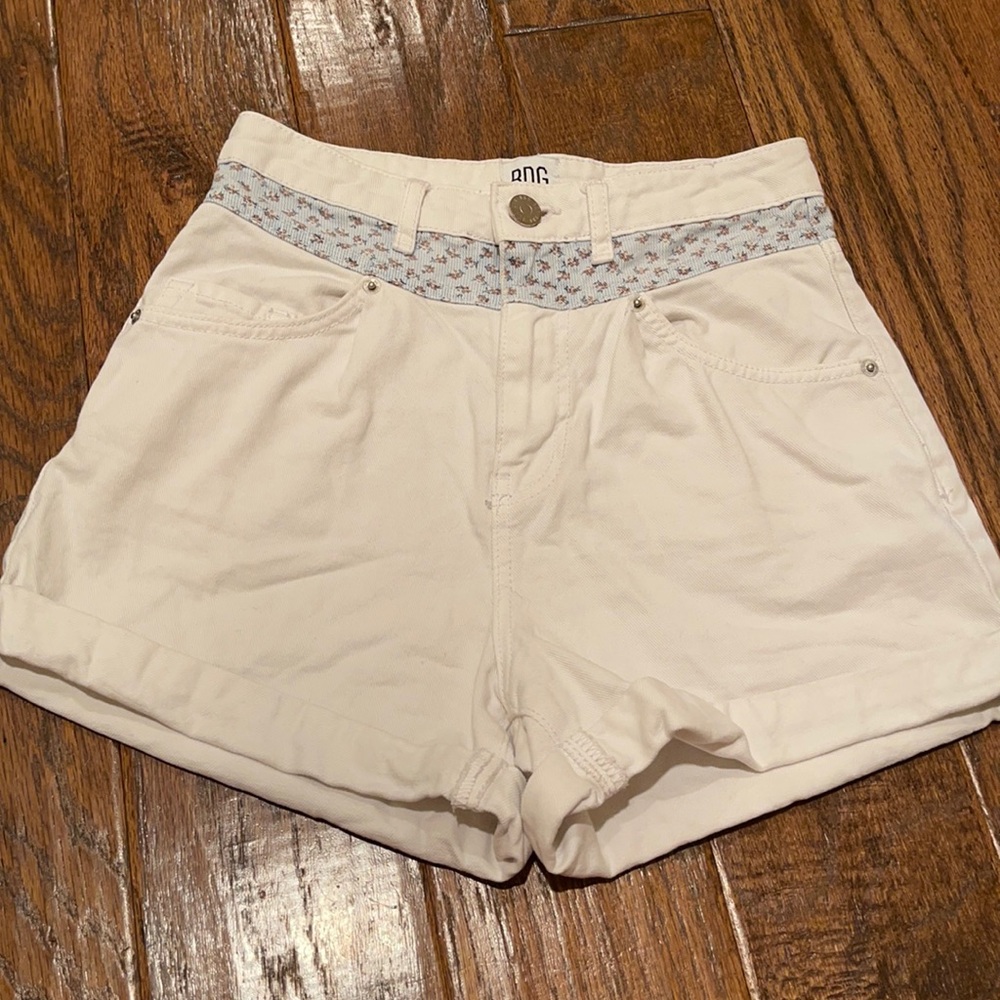 HIGH WAISTED/ URBAN OUTFITTERS/ White/ Blue floral